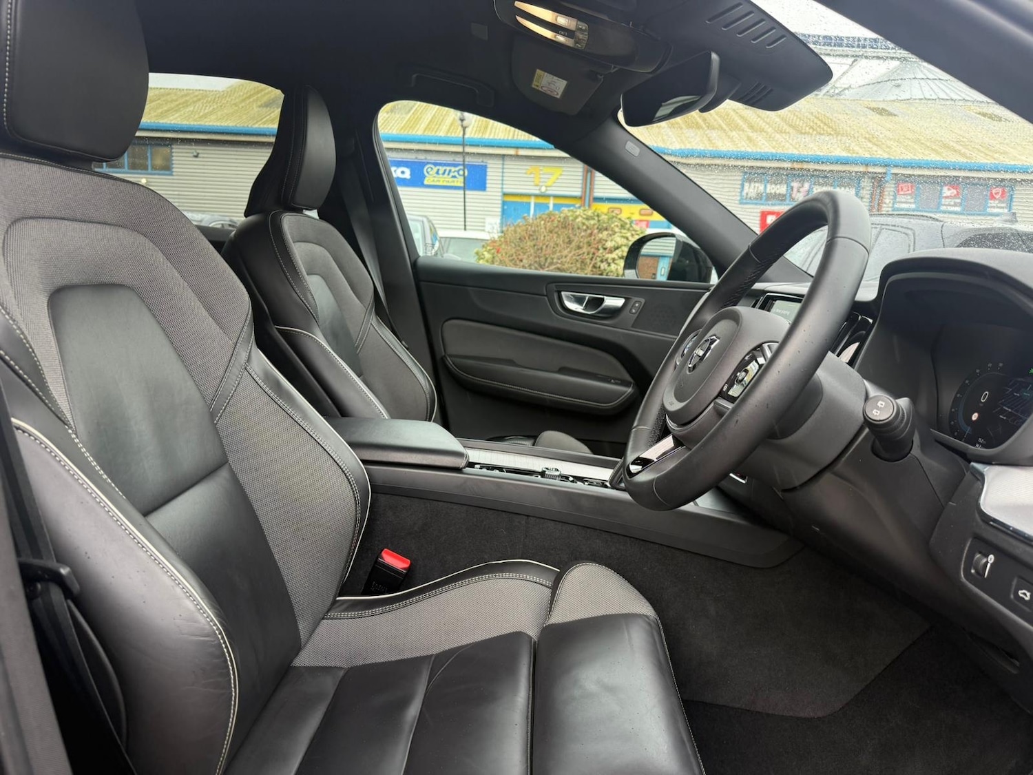 Used Volvo XC60 2022 for sale - 77270800: Photo 25