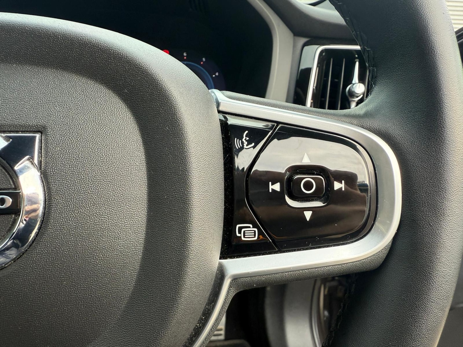 Used Volvo XC60 2022 for sale - 77270800: Photo 35