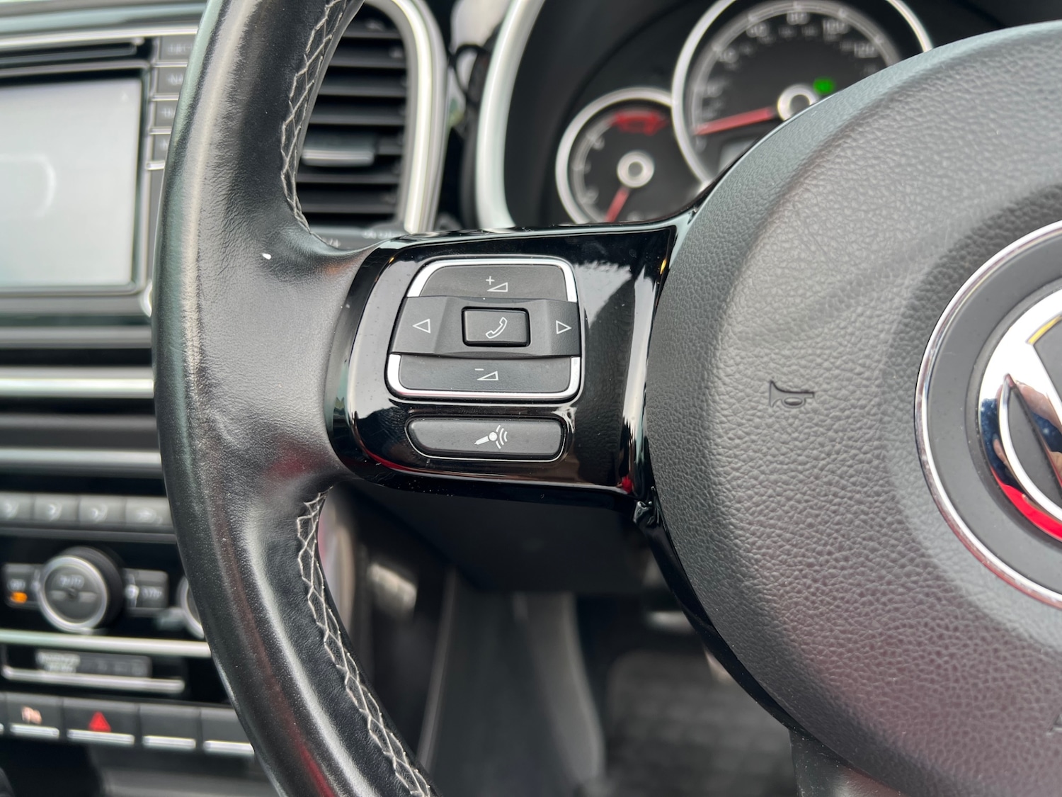 Used Volkswagen Beetle 2016 for sale - 76101305: Photo 33