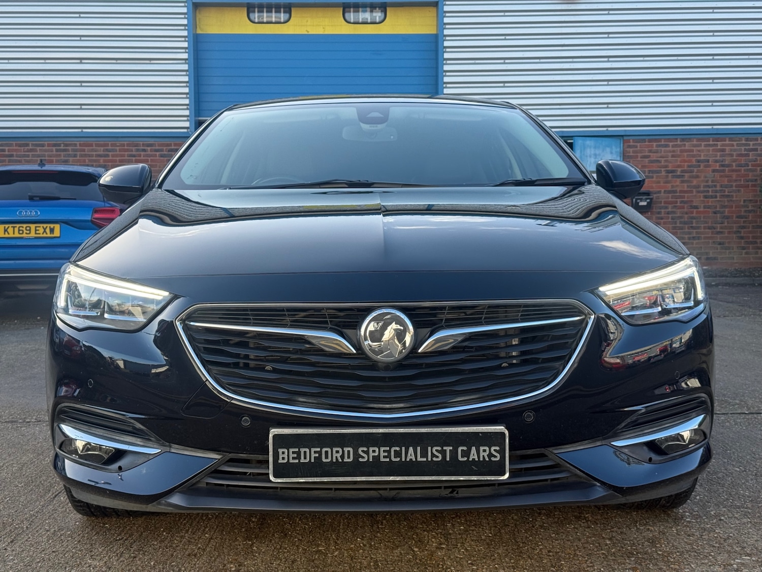 Used Vauxhall Insignia 2018 for sale - 76859389: Photo 2