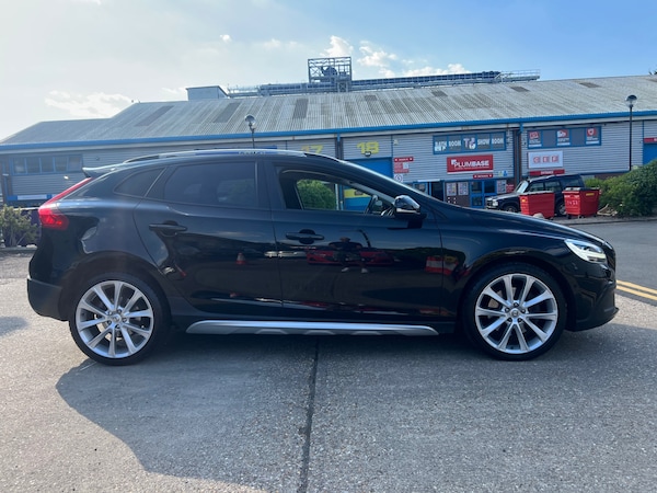 Used Volvo V40 2017 for sale - 75167845: Photo 2