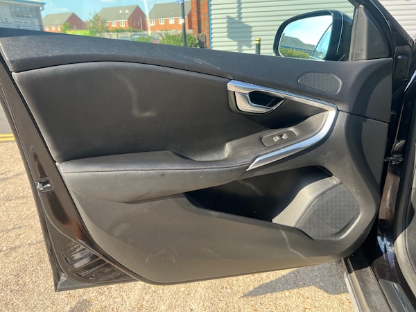 Used Volvo V40 2017 for sale - 75167845: Photo 33