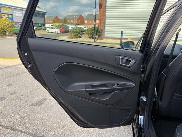 Used Ford Fiesta 2015 for sale - 76131267: Photo 62