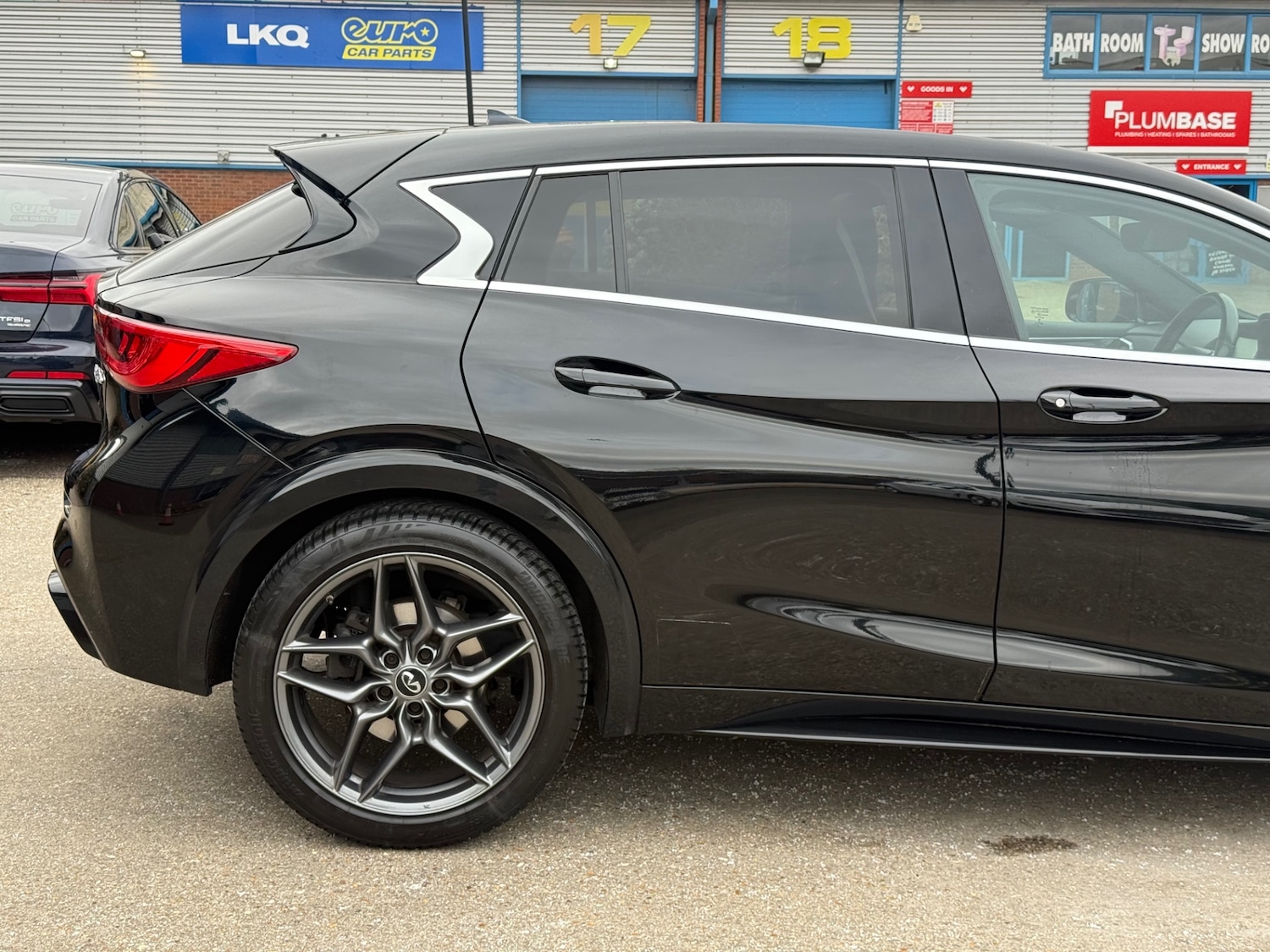 Used Infiniti Q30 2017 for sale - 77896397: Photo 25