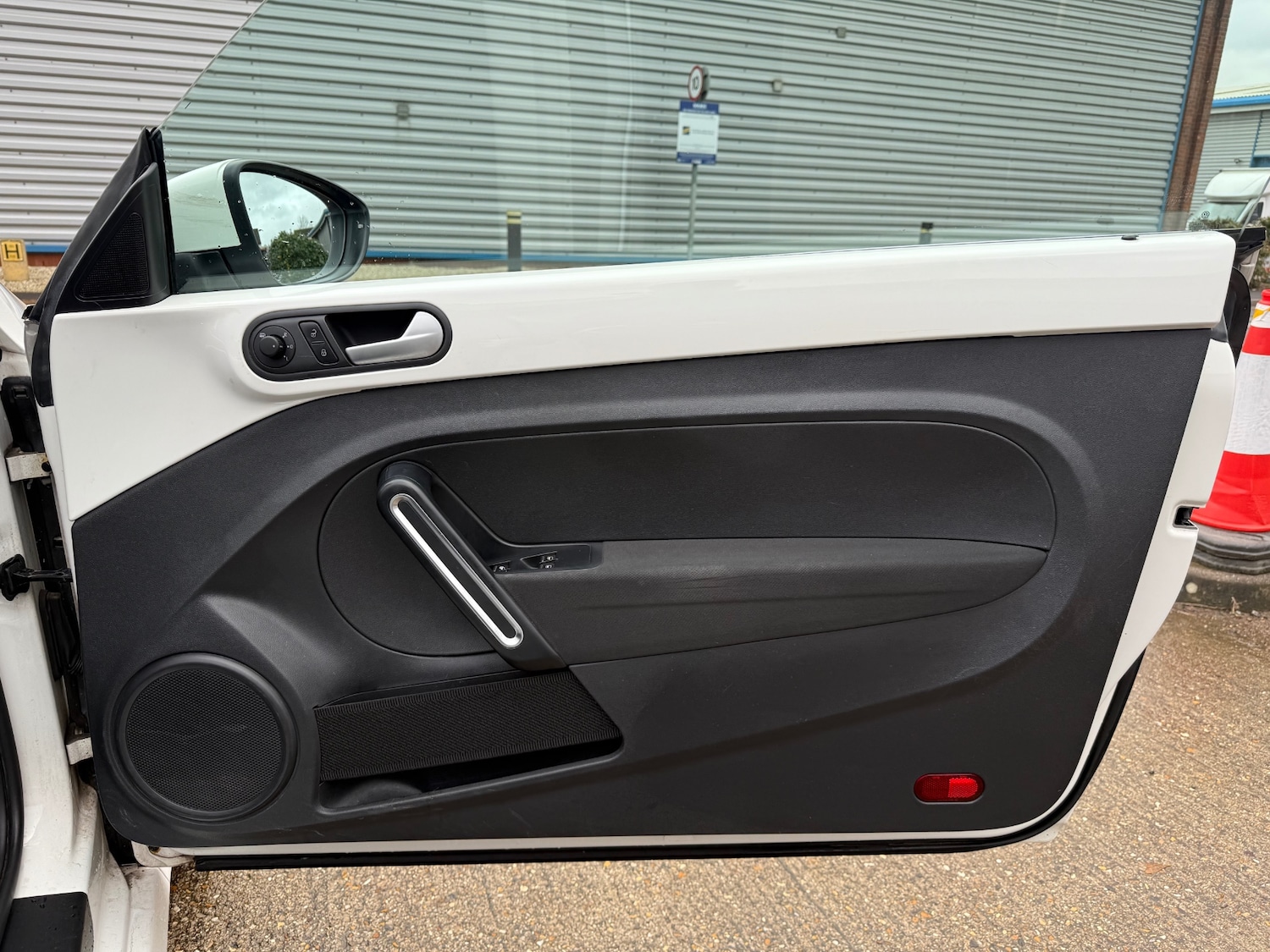 Used Volkswagen Beetle 2013 for sale - 77617881: Photo 36