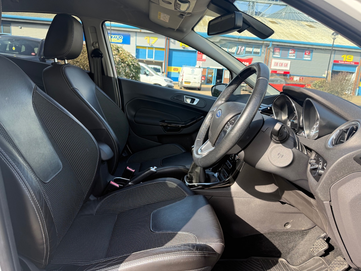 Used Ford Fiesta 2015 for sale - 77665908: Photo 48