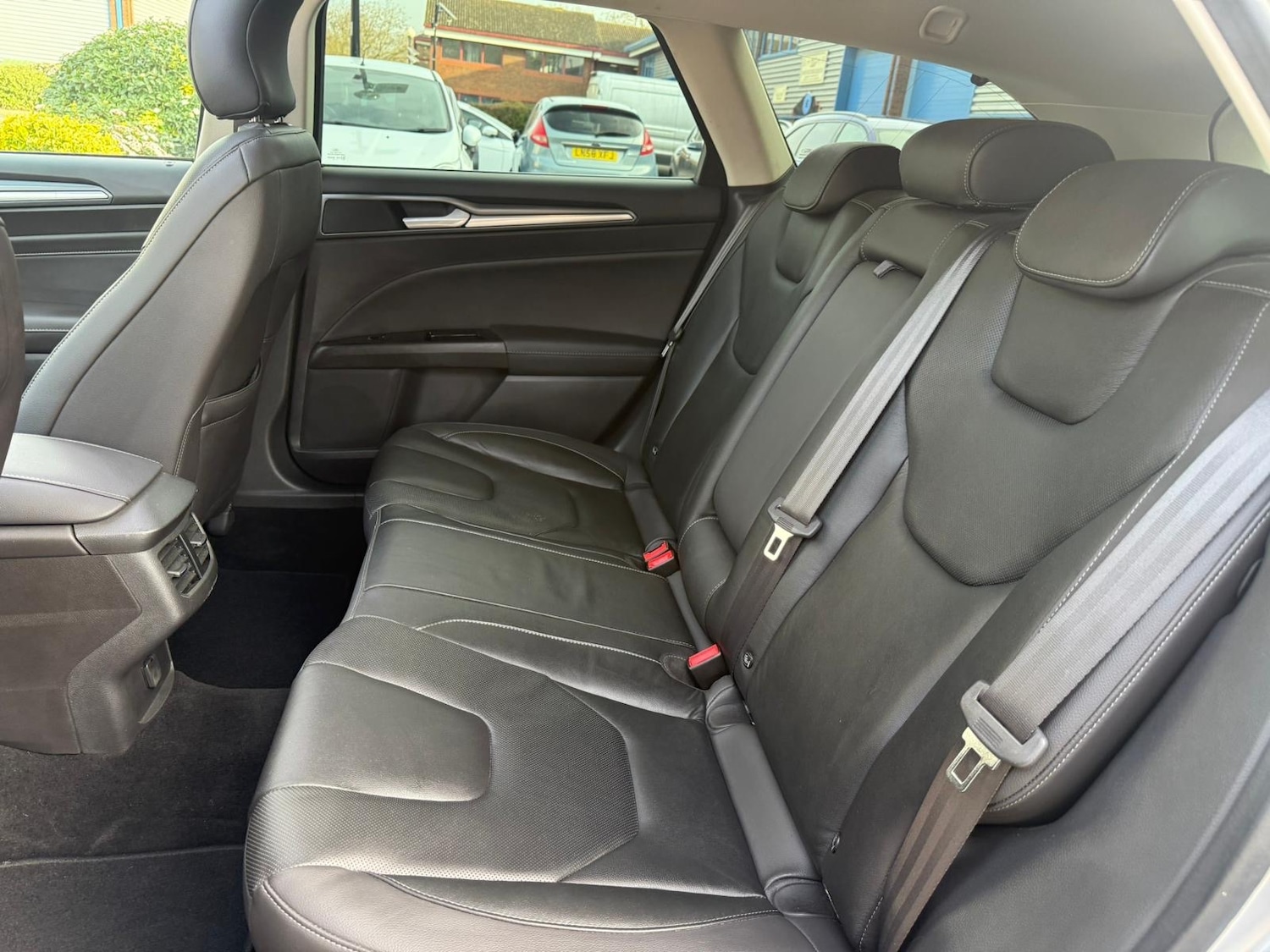 Used Ford Mondeo 2015 for sale - 77803889: Photo 32