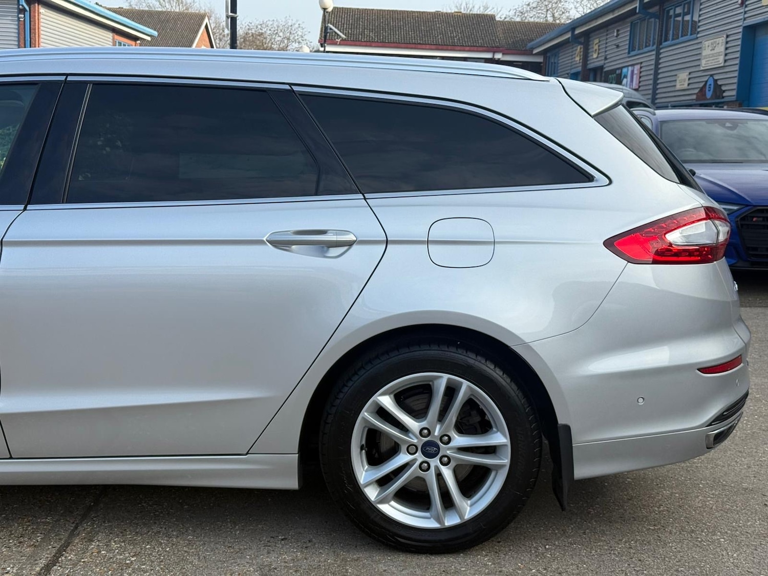 Used Ford Mondeo 2015 for sale - 77803889: Photo 44