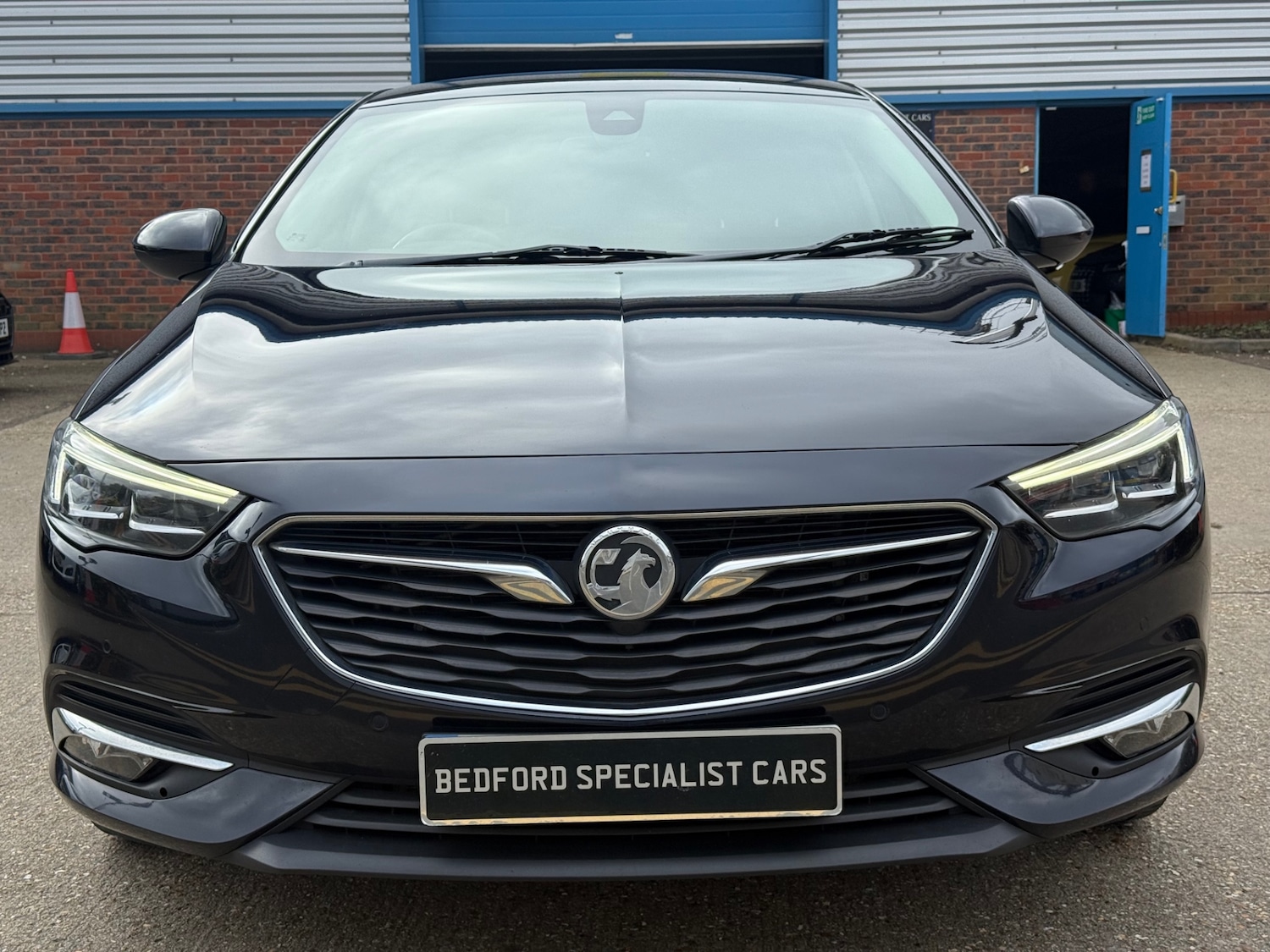 Used Vauxhall Insignia 2017 for sale - 77702938: Photo 2