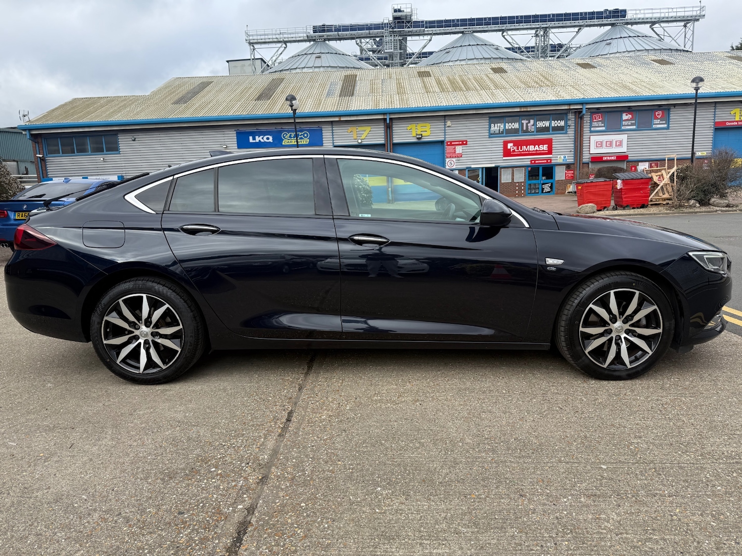 Used Vauxhall Insignia 2017 for sale - 77702938: Photo 3
