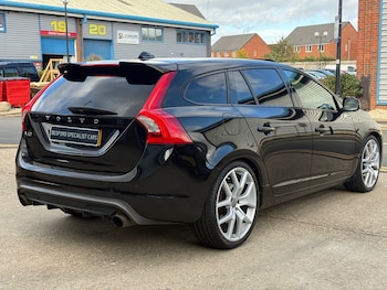 Used Volvo V60 2016 for sale - 76357766: Photo