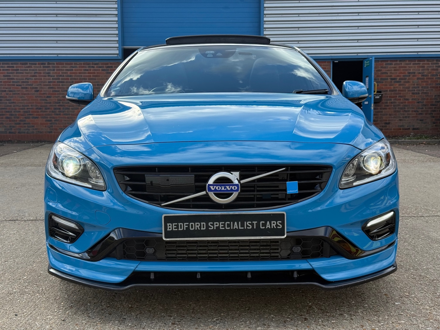 Used Volvo V60 2015 for sale - 76357744: Photo 2