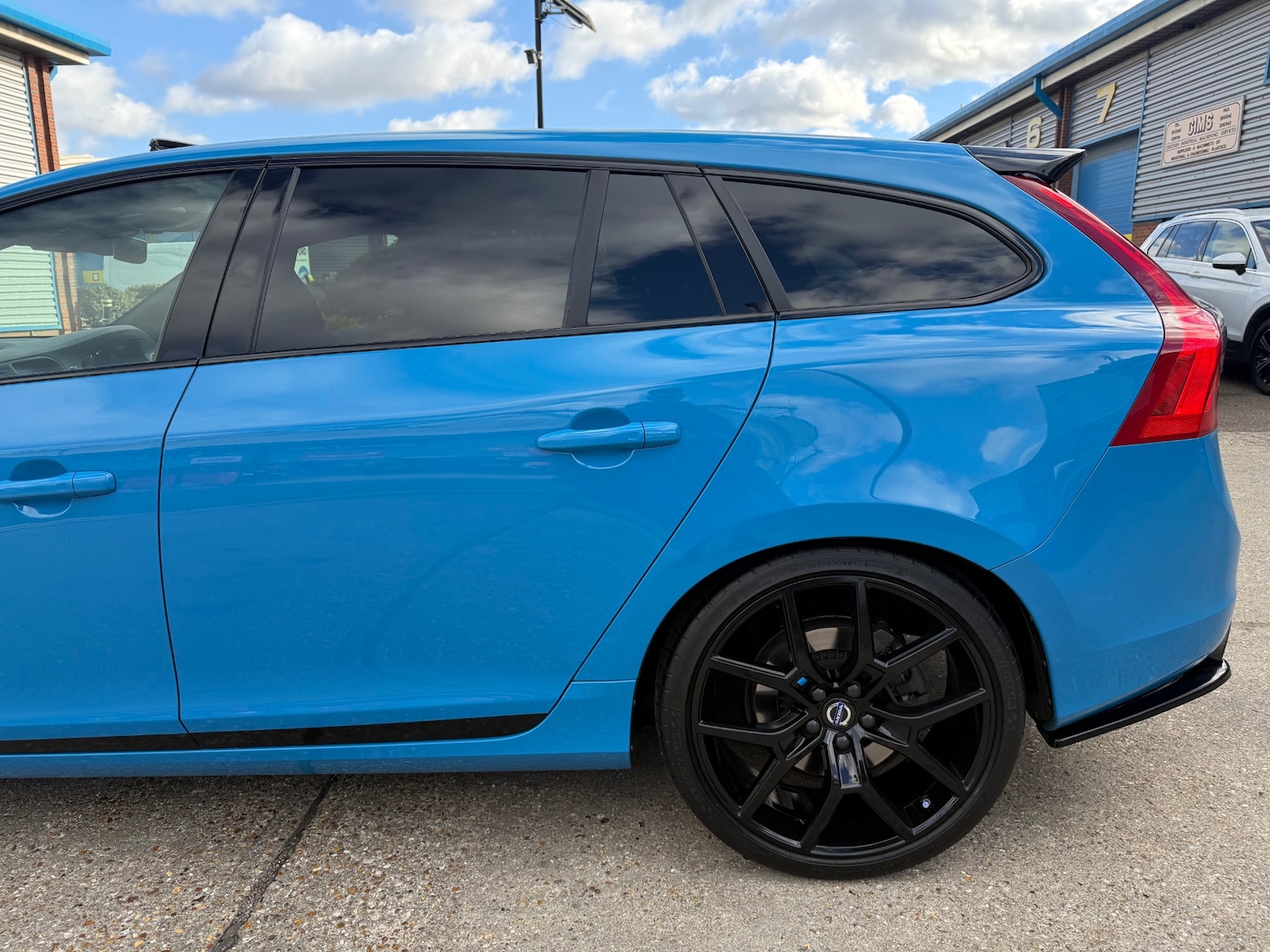 Used Volvo V60 2015 for sale - 76357744: Photo 28