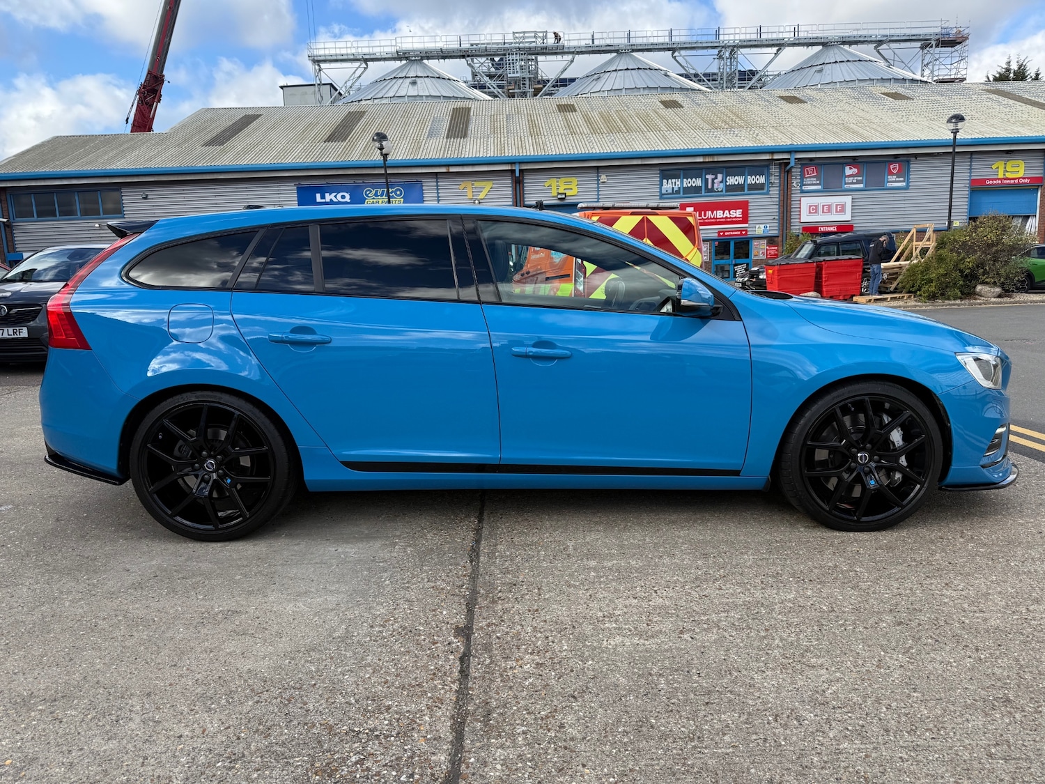 Used Volvo V60 2015 for sale - 76357744: Photo 3
