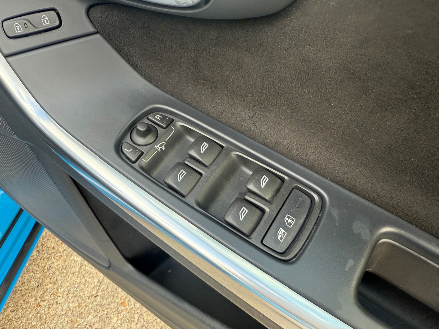 Used Volvo V60 2015 for sale - 76357744: Photo 41
