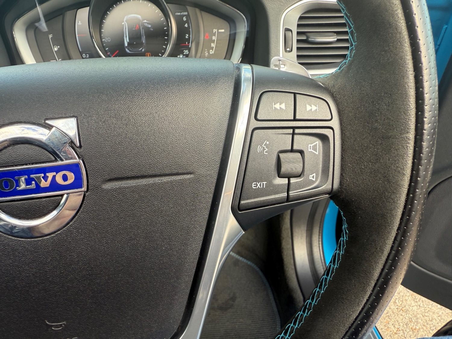 Used Volvo V60 2015 for sale - 76357744: Photo 46