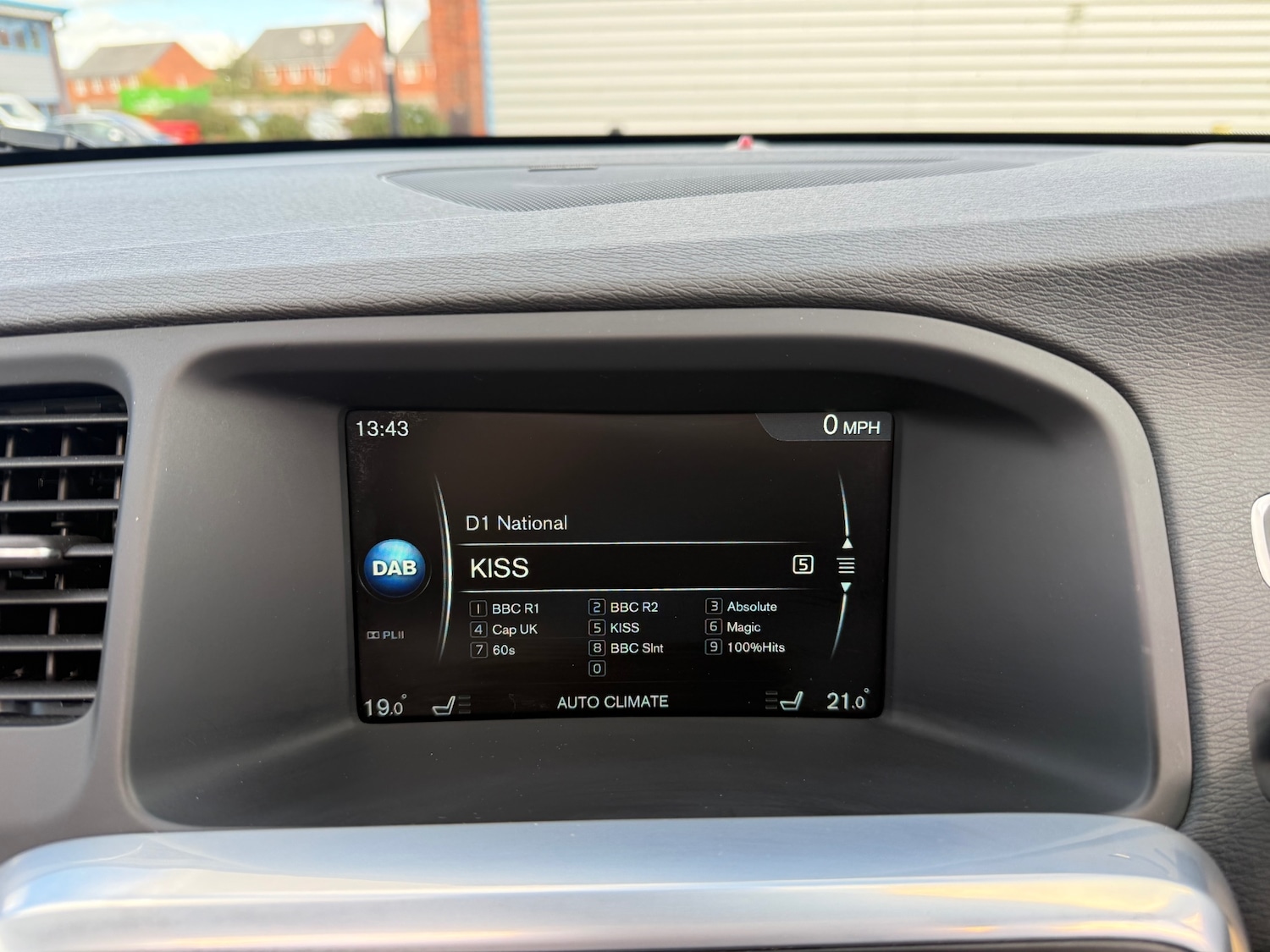 Used Volvo V60 2015 for sale - 76357744: Photo 49