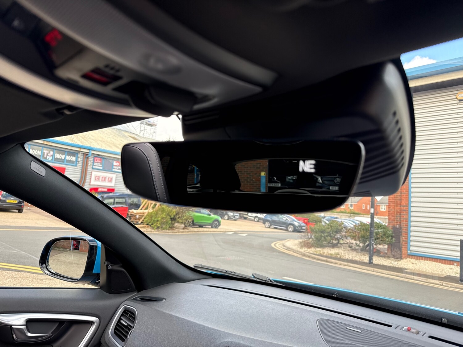 Used Volvo V60 2015 for sale - 76357744: Photo 57