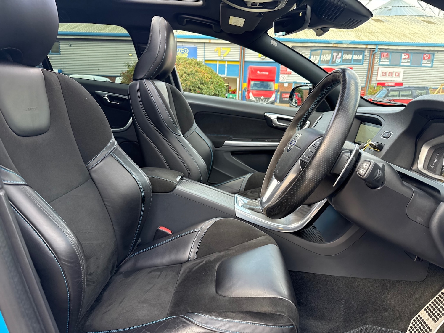 Used Volvo V60 2015 for sale - 76357744: Photo 59
