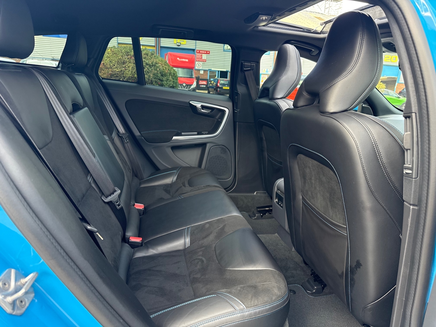 Used Volvo V60 2015 for sale - 76357744: Photo 60
