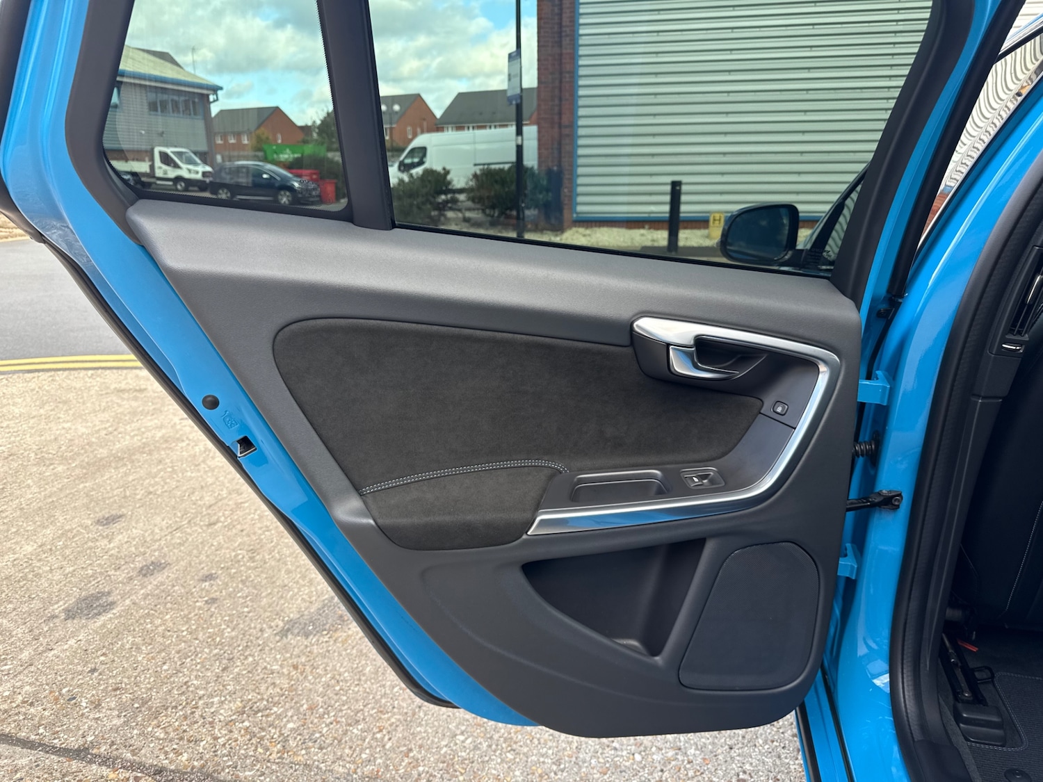 Used Volvo V60 2015 for sale - 76357744: Photo 66