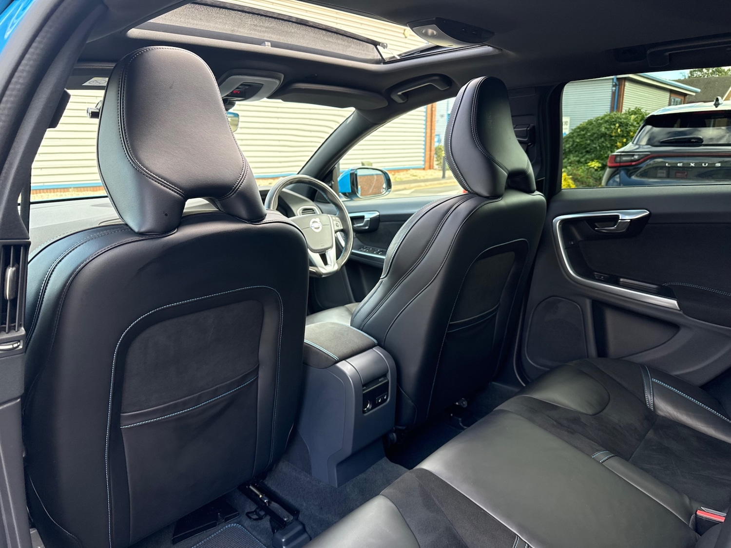 Used Volvo V60 2015 for sale - 76357744: Photo 69
