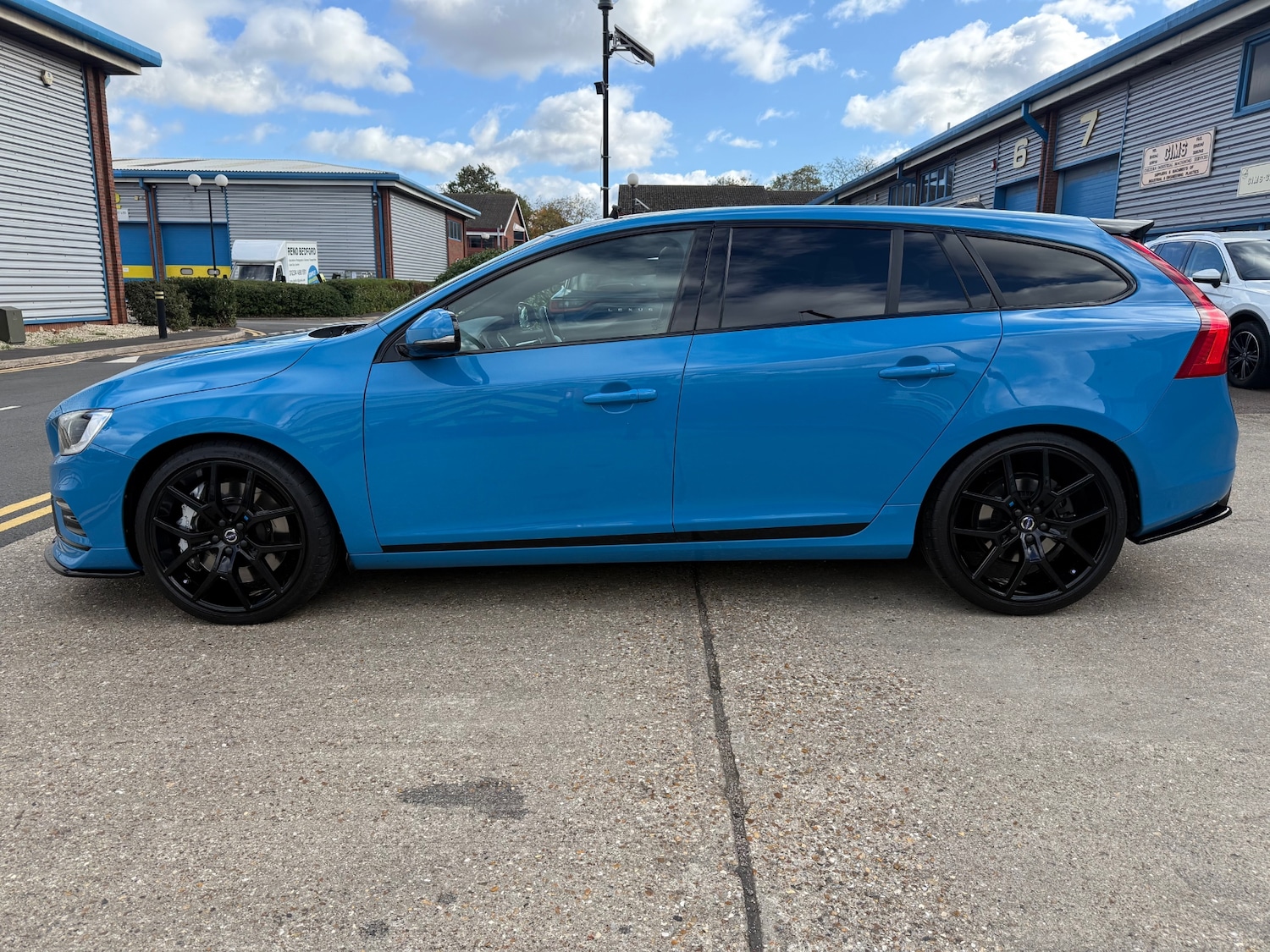 Used Volvo V60 2015 for sale - 76357744: Photo 7