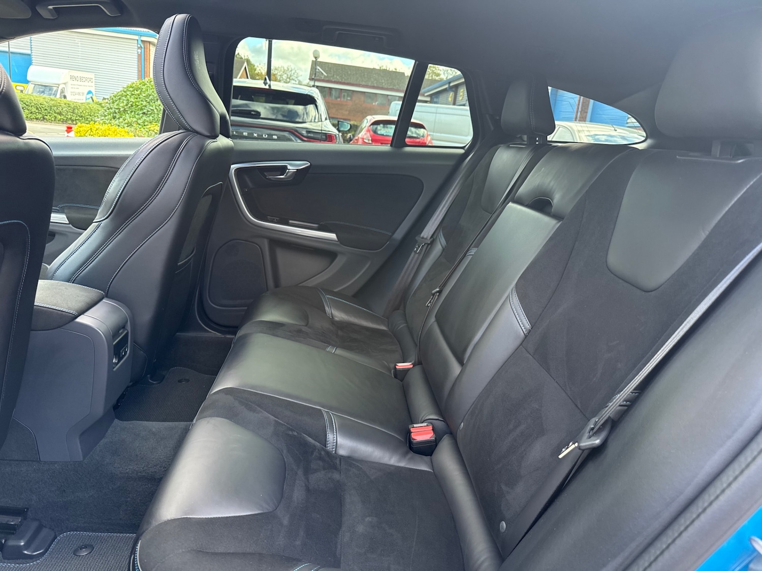 Used Volvo V60 2015 for sale - 76357744: Photo 71