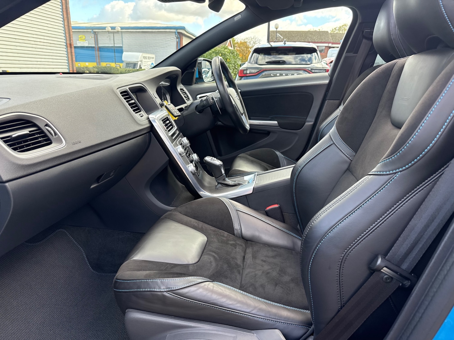 Used Volvo V60 2015 for sale - 76357744: Photo 72