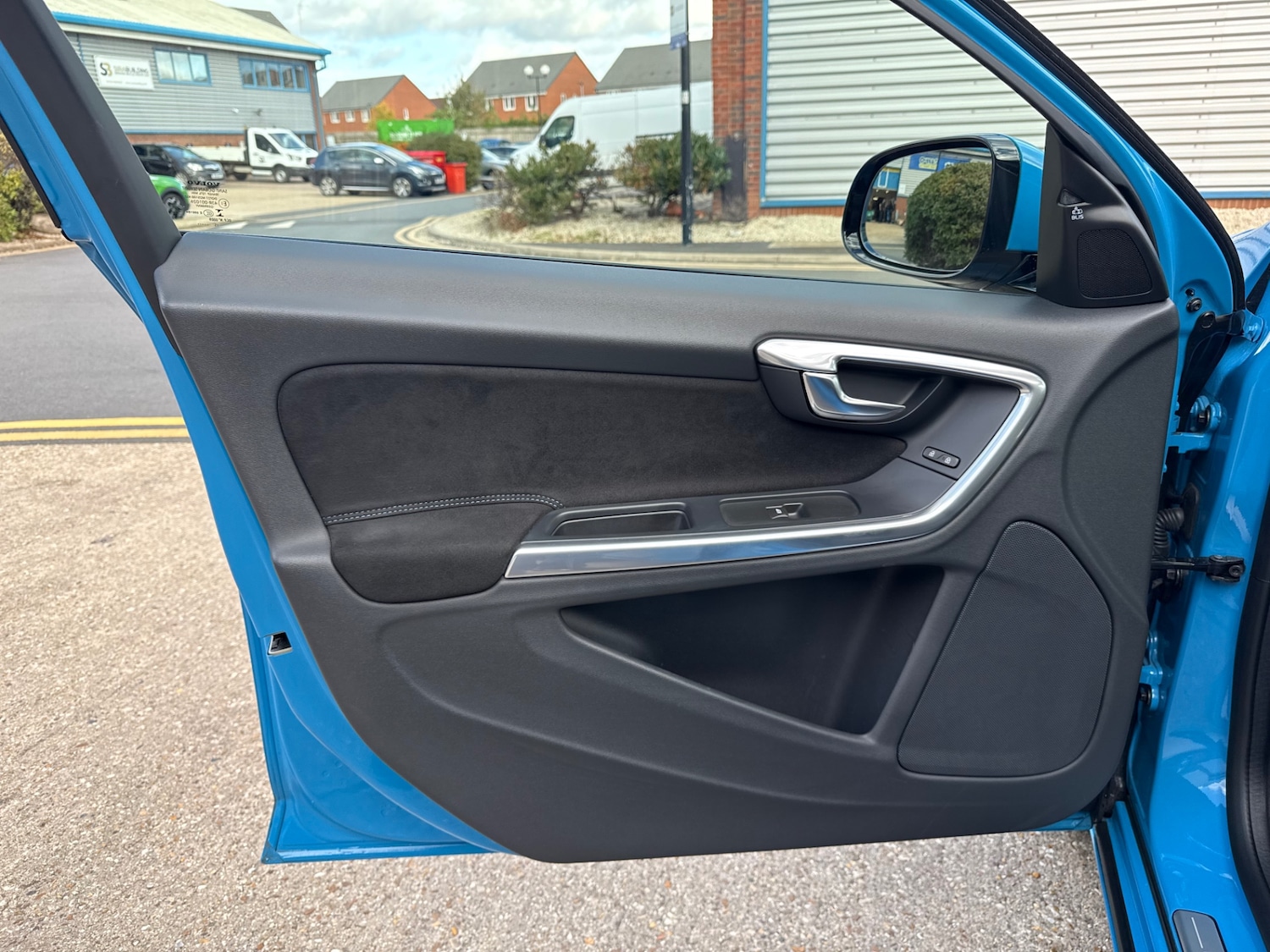 Used Volvo V60 2015 for sale - 76357744: Photo 74