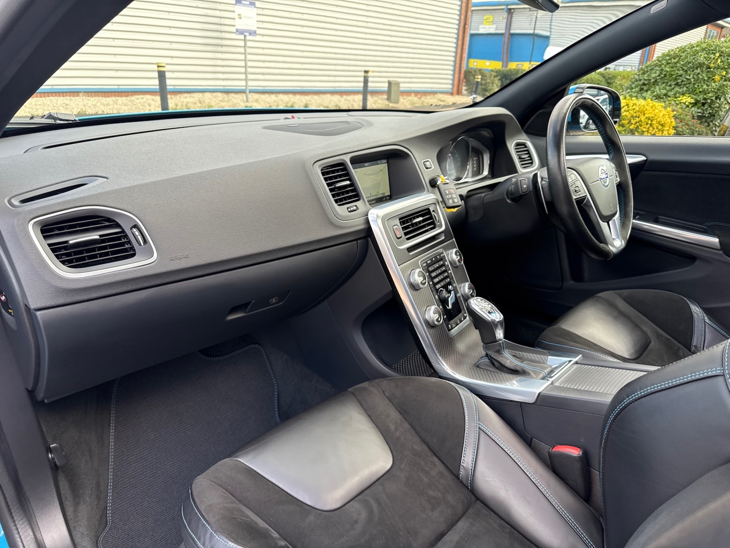 Used Volvo V60 2015 for sale - 76357744: Photo 76