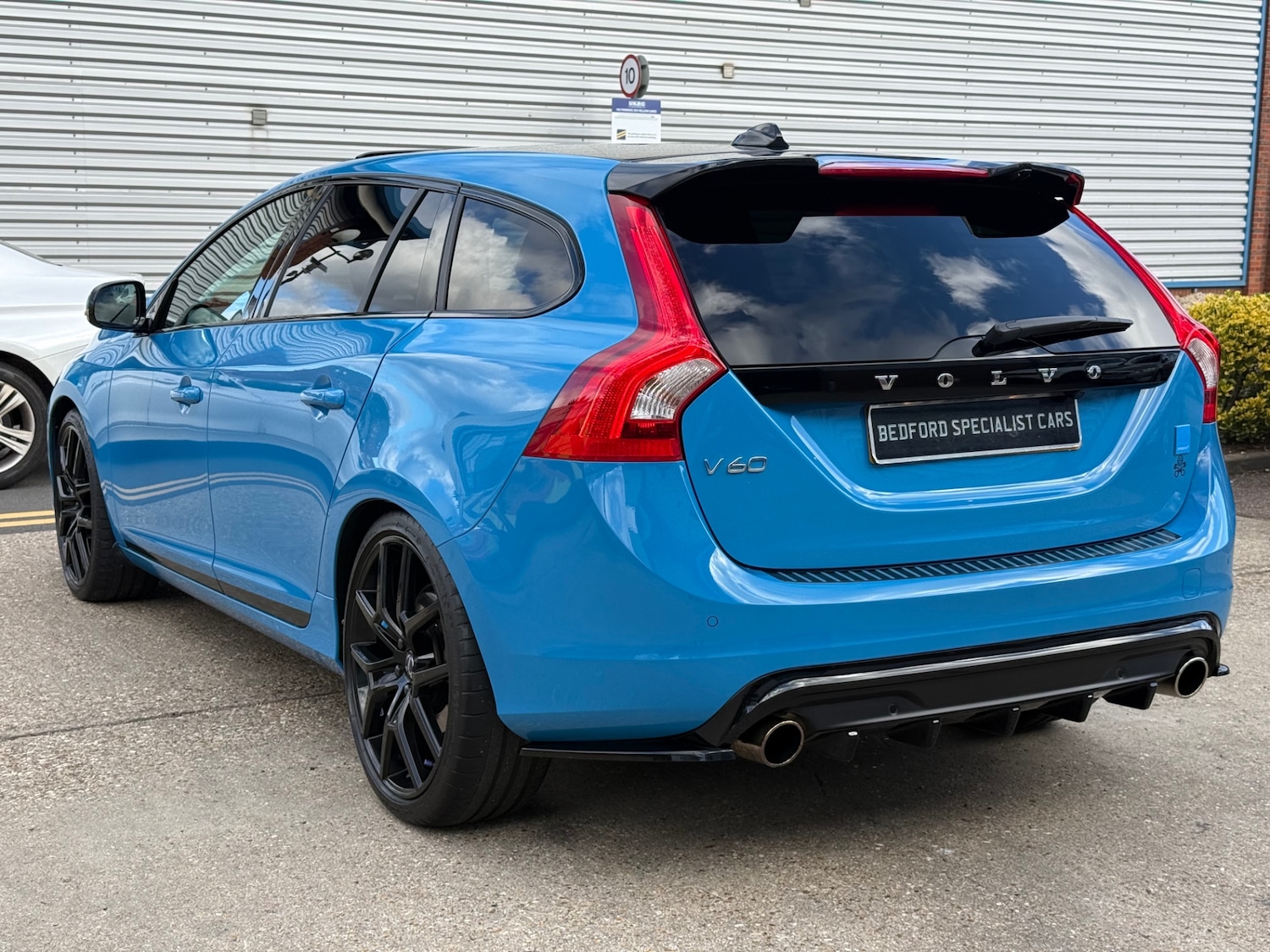 Used Volvo V60 2015 for sale - 76357744: Photo 8