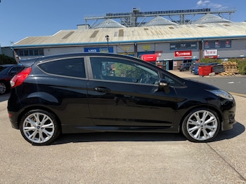 Used Ford Fiesta 2015 for sale - 79492240: Photo