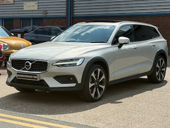Used Volvo V60 2019 for sale - 78378255: Photo