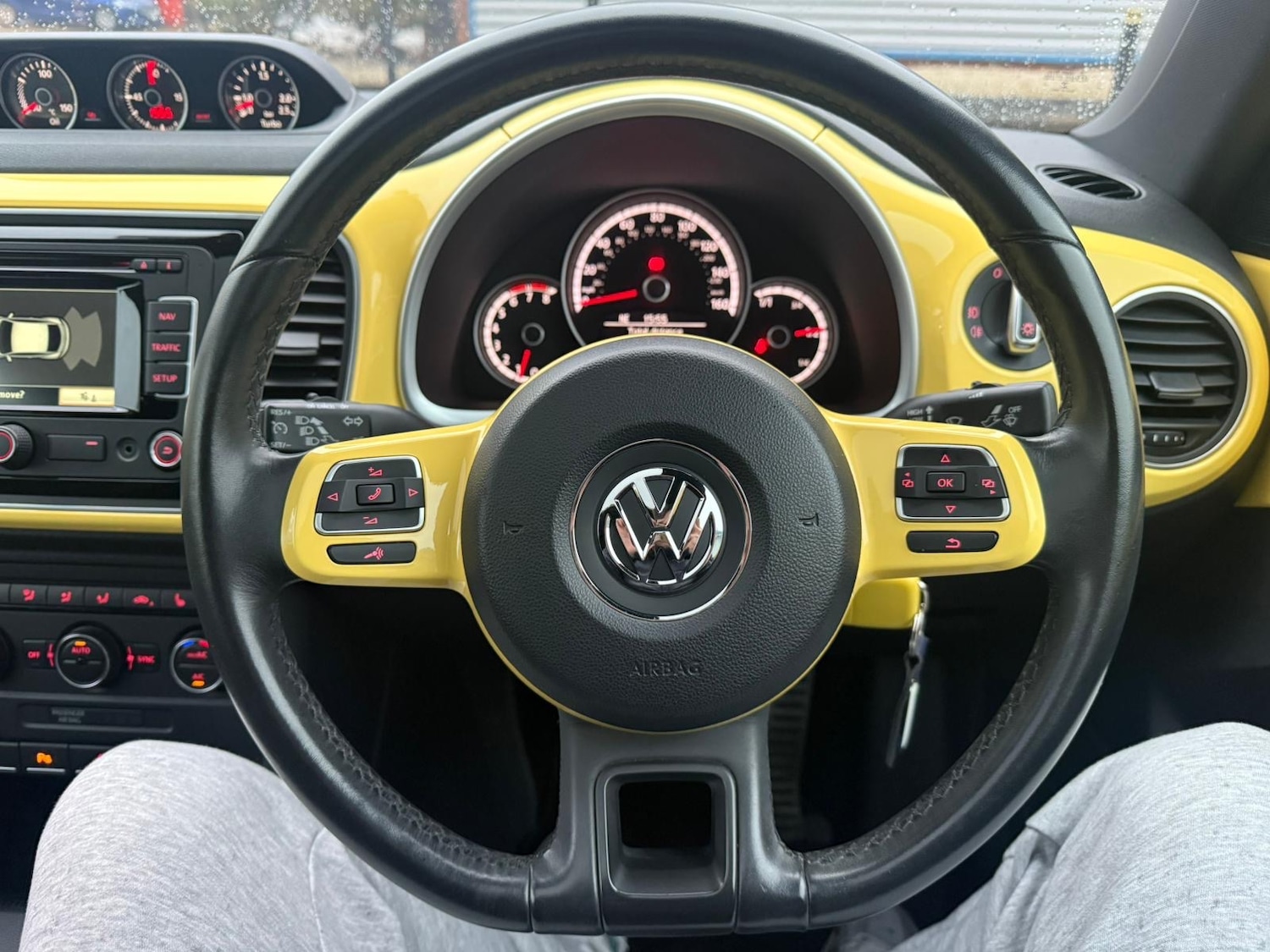 Used Volkswagen Beetle 2015 for sale - 77418632: Photo 10