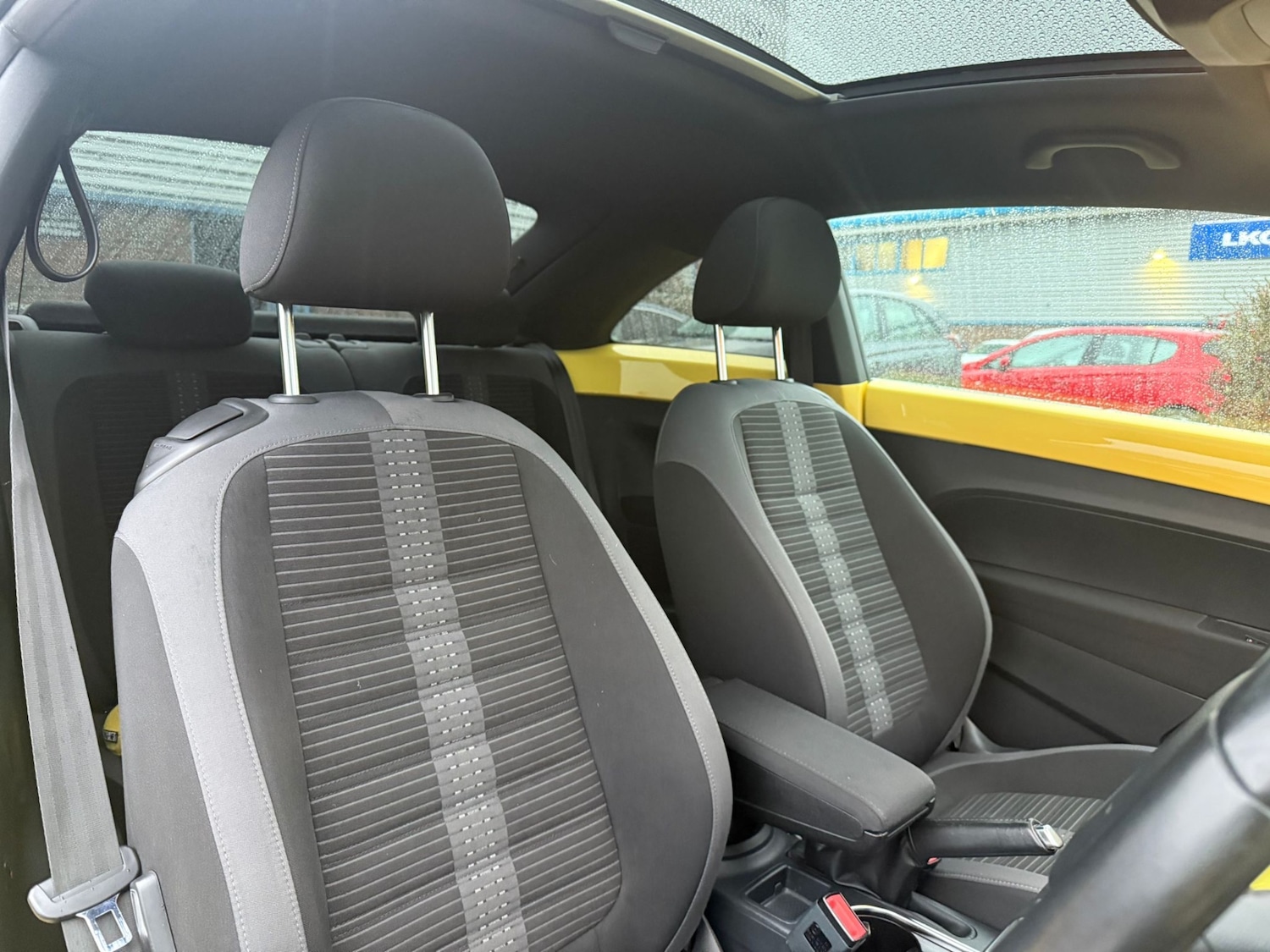 Used Volkswagen Beetle 2015 for sale - 77418632: Photo 11