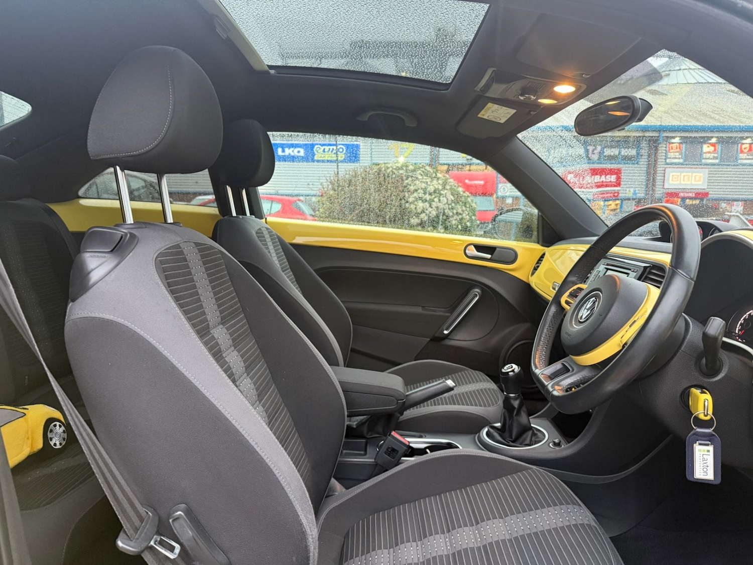 Used Volkswagen Beetle 2015 for sale - 77418632: Photo 12