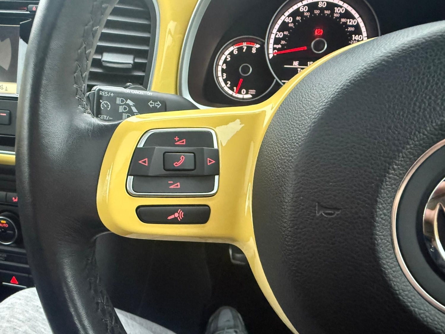 Used Volkswagen Beetle 2015 for sale - 77418632: Photo 14