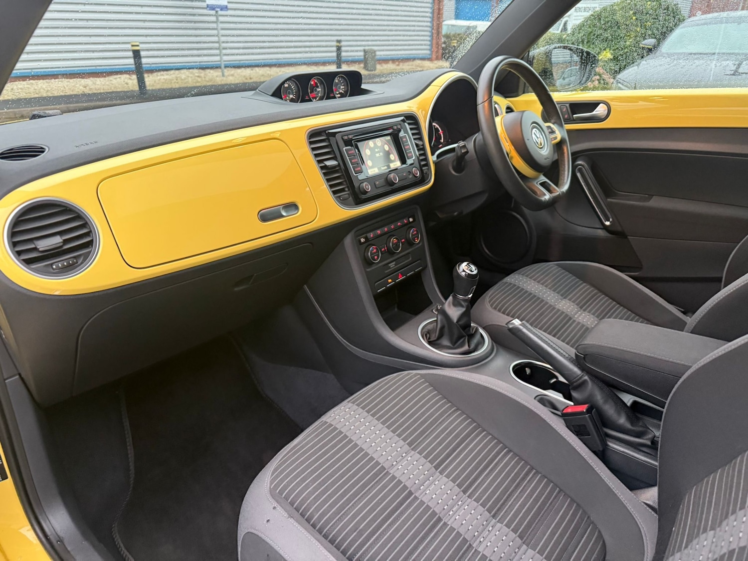 Used Volkswagen Beetle 2015 for sale - 77418632: Photo 28