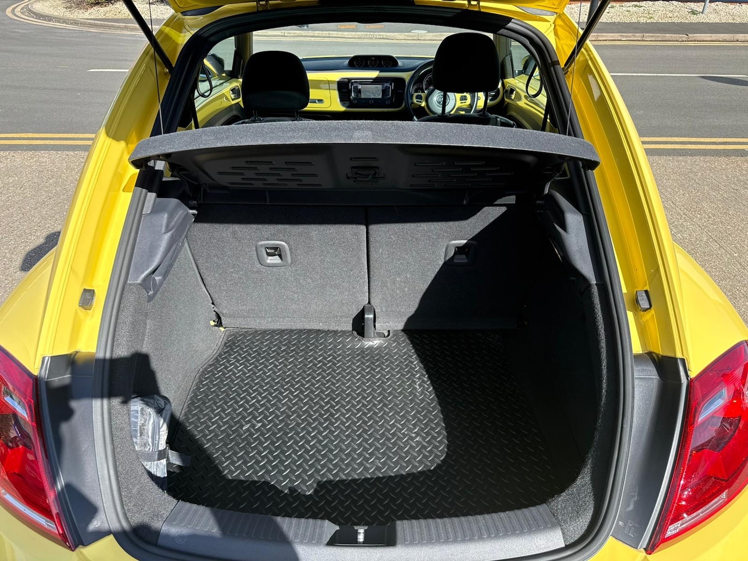 Used Volkswagen Beetle 2015 for sale - 77418632: Photo 30