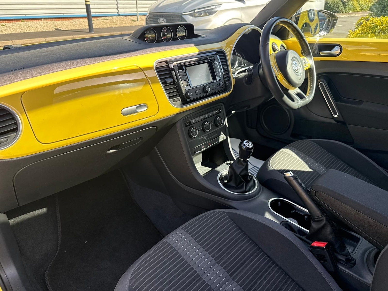 Used Volkswagen Beetle 2015 for sale - 77418632: Photo 31