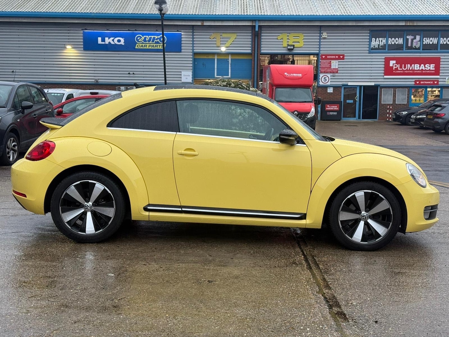 Used Volkswagen Beetle 2015 for sale - 77418632: Photo 4