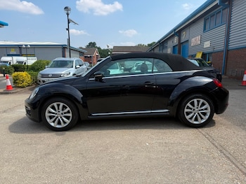 Used Volkswagen Beetle 2017 for sale - 79238873: Photo