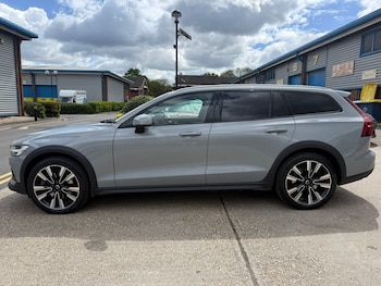 Used Volvo V60 2023 for sale - 78555026: Photo