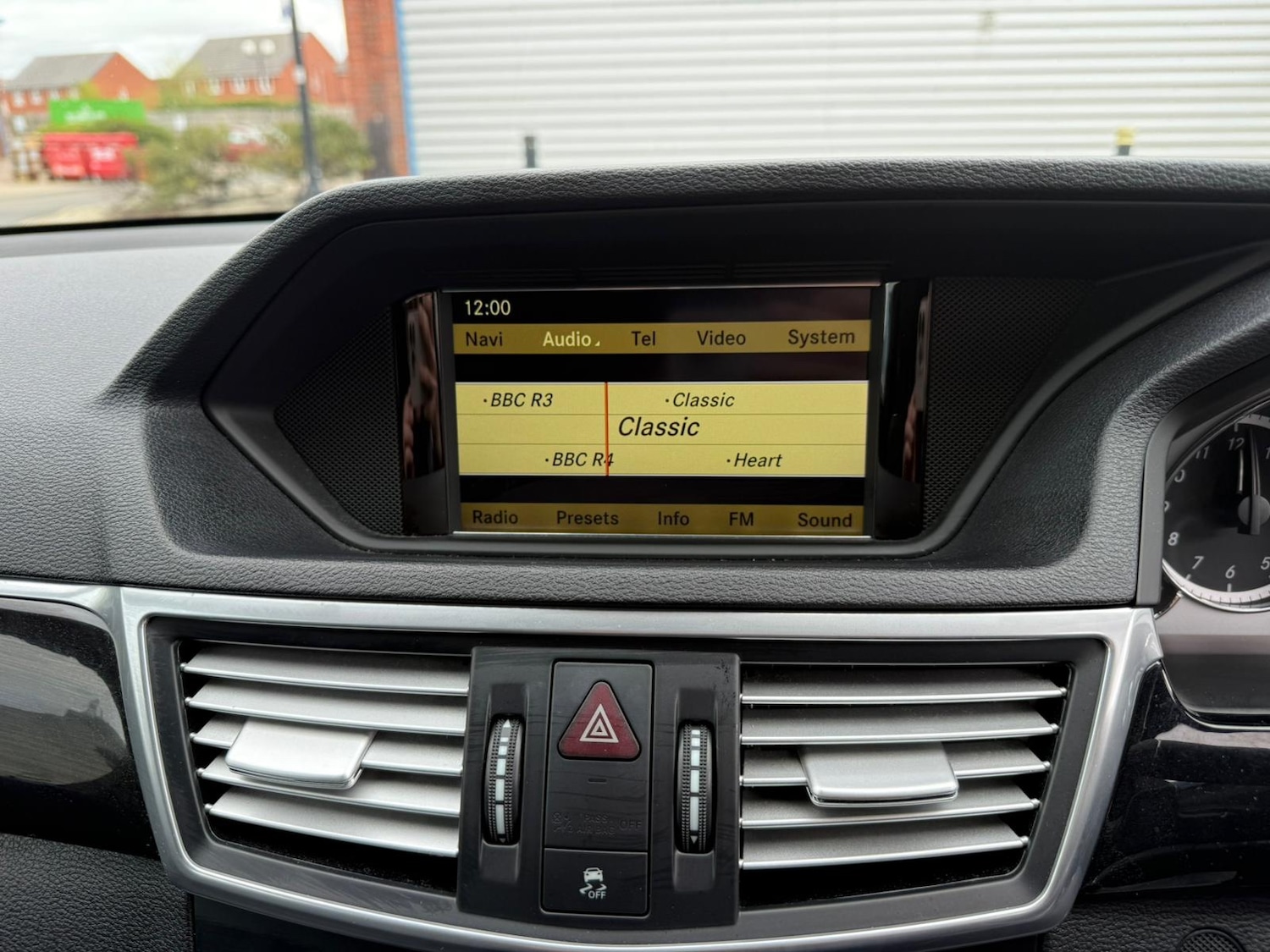 Used Mercedes-Benz E Class 2010 for sale - 78121812: Photo 32