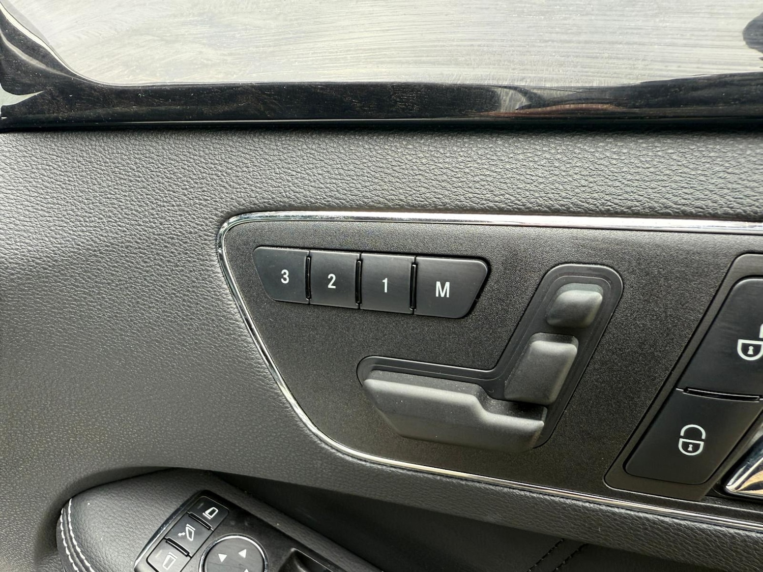 Used Mercedes-Benz E Class 2010 for sale - 78121812: Photo 37