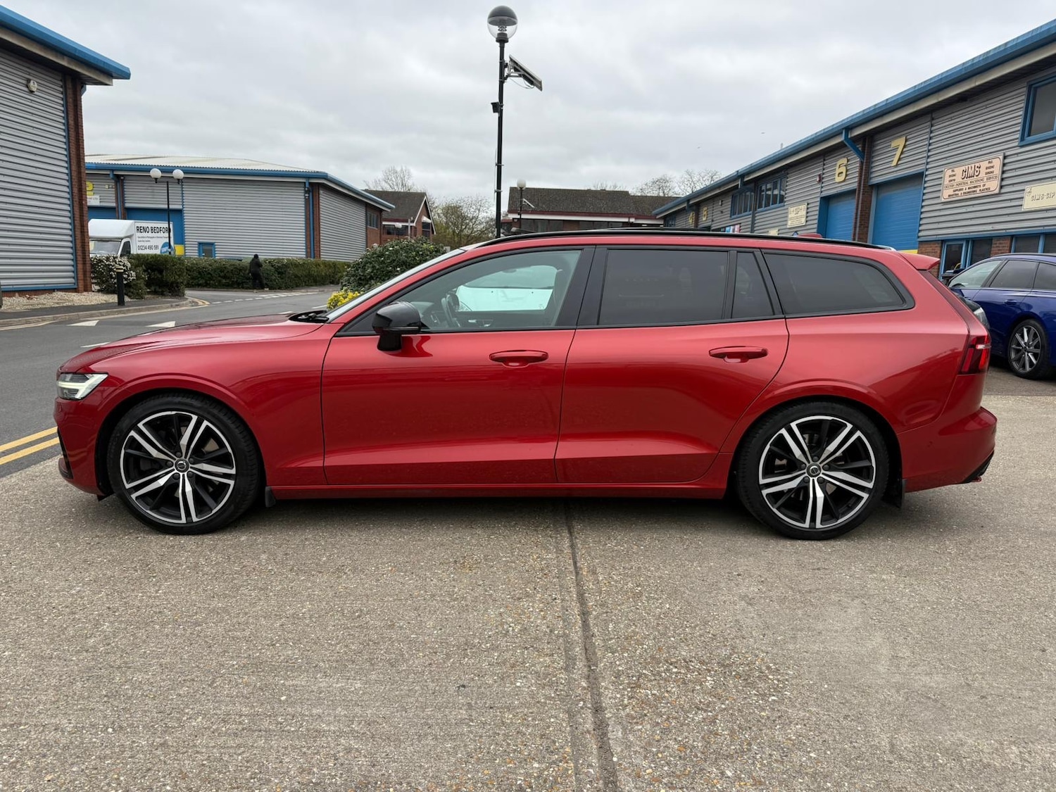 Used Volvo V60 2019 for sale - 77996691: Photo 3