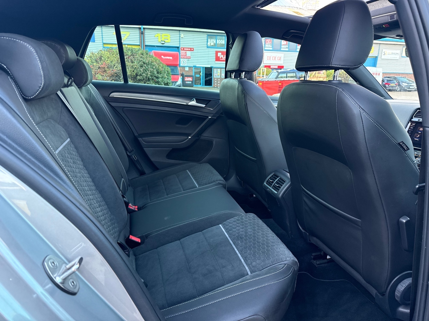 Used Volkswagen Golf 2017 for sale - 76392203: Photo 56