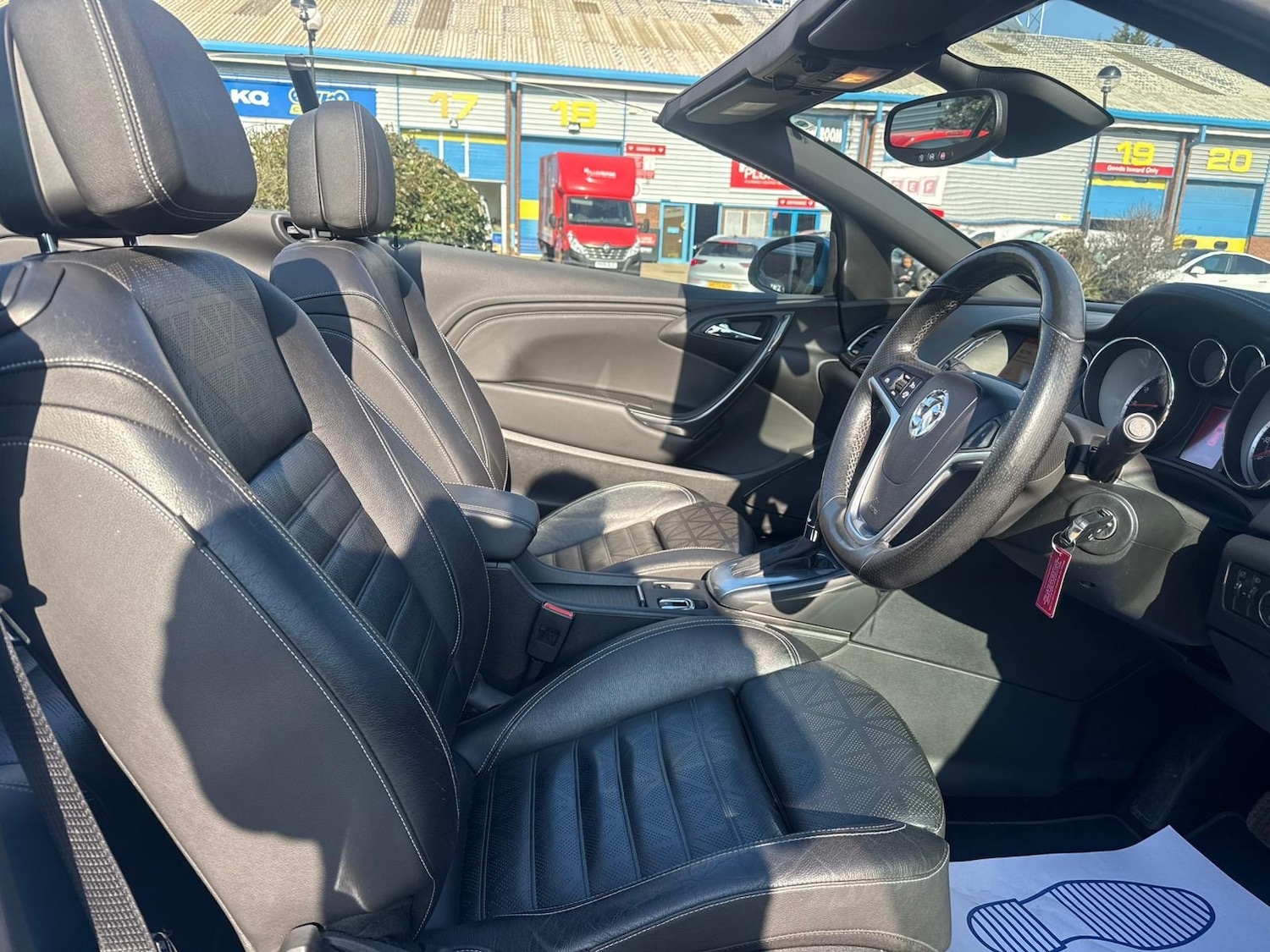 Used Vauxhall Cascada 2017 for sale - 77932575: Photo 16