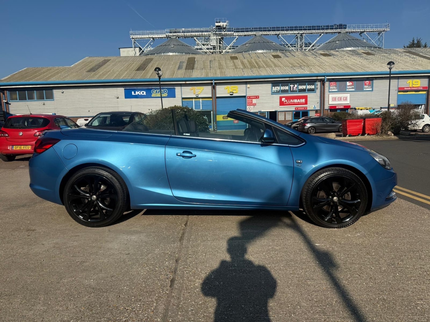 Used Vauxhall Cascada 2017 for sale - 77932575: Photo 4